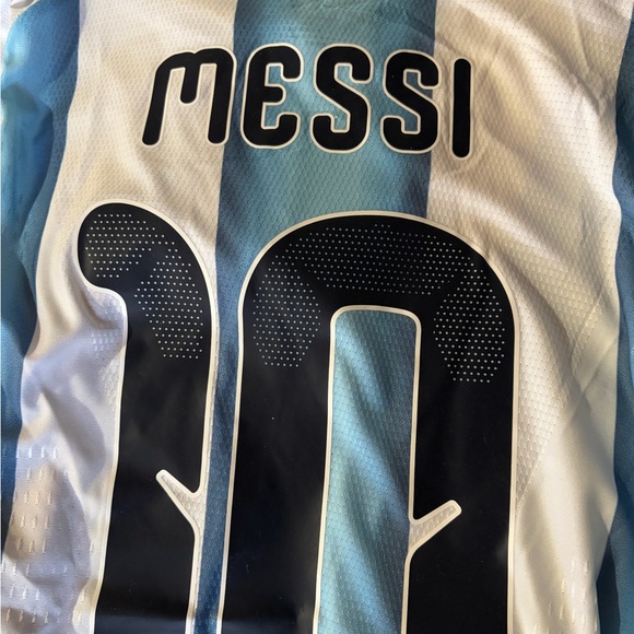 Official 2026 Messi World Cup Argentina Jersey - Picture 2 of 3